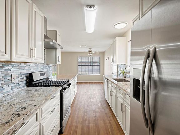 5th image of 3729 Lake Trail Dr