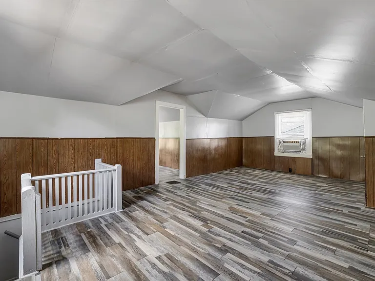 1223 Gruner Pl — Photo 36