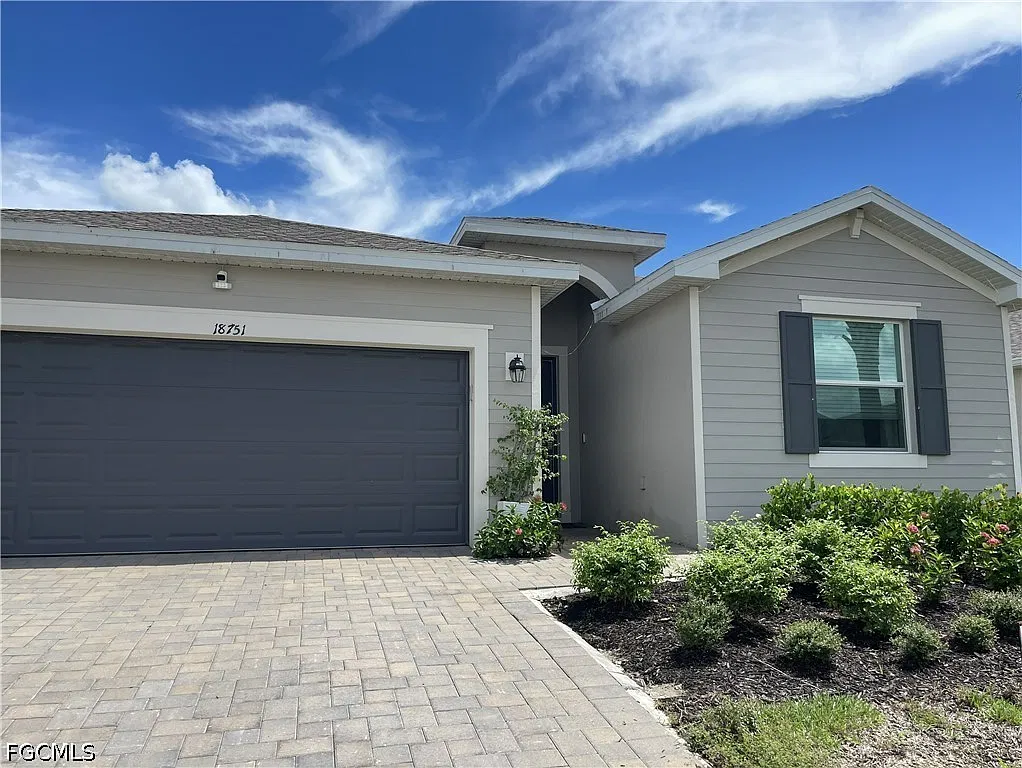 4 bed, 3.0 bath, 2032 sqft, $2,500 — Photo 1