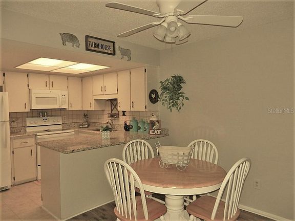 4th image of 27 Windtree Ln Building D