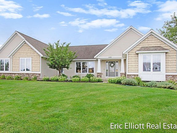 2nd image of 1492 Lakeside Dr