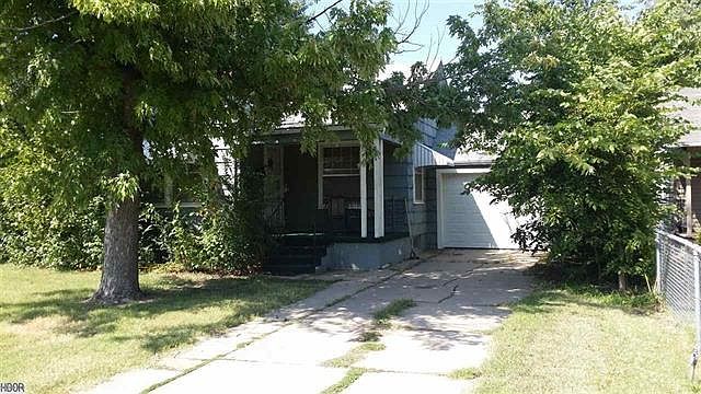 1st image of 626 W 17th Ave