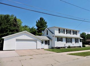 403 Hawk St, Oshkosh, WI 54902