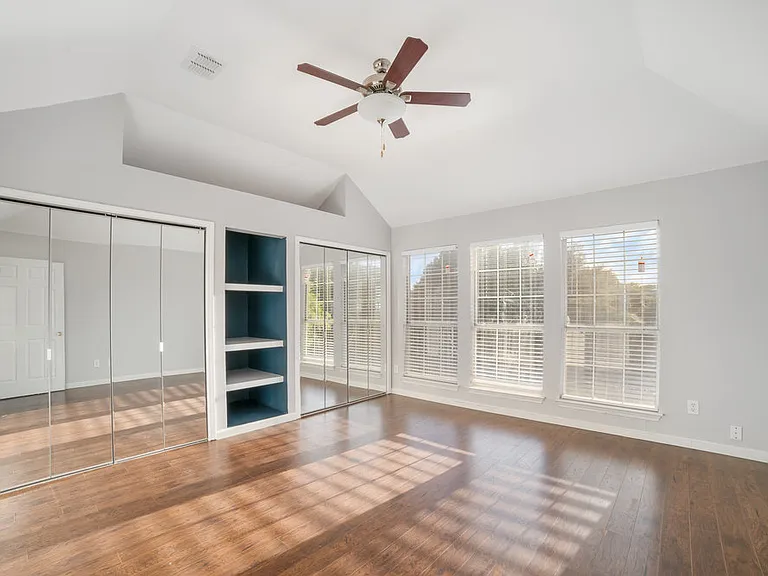 1908 Wood Crest Dr — Photo 8