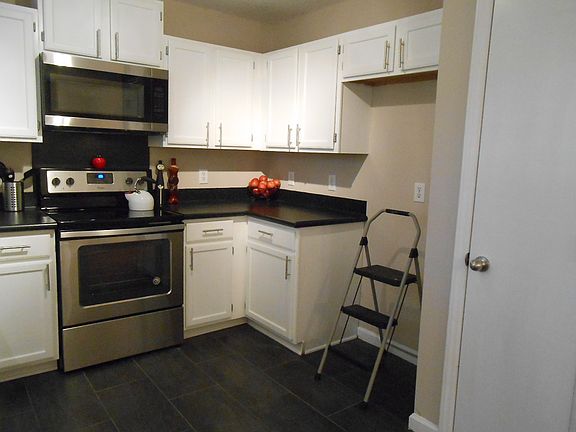 5th image of 8514 Lockerbie Ln