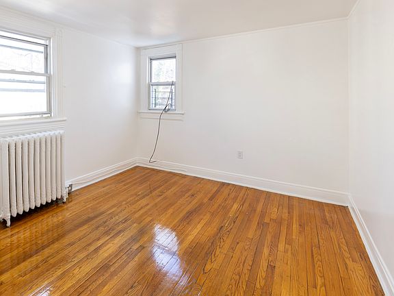 3rd image of 596 Warburton Ave #3F