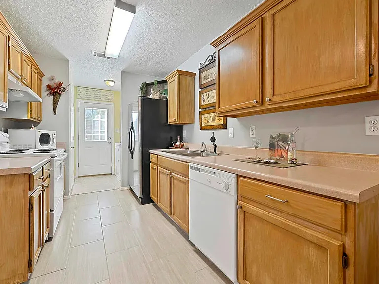 10527 Bay Tree Dr — Photo 13