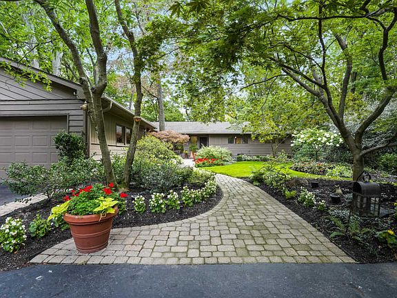 2nd image of 535 Yaronia Dr