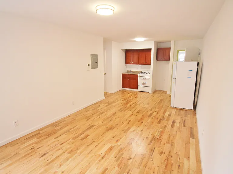 1562 3rd Ave #5 — Photo 2