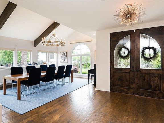 2nd image of 6820 Meadow Lake Cir