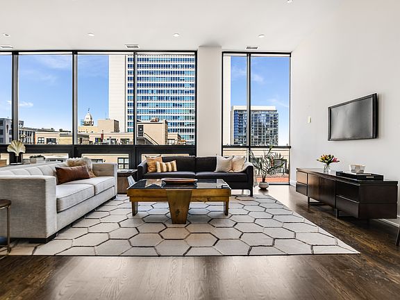 4th image of 676 N Kingsbury St #Penthouse 01