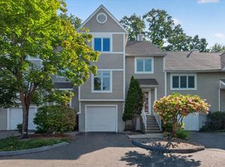 7 Essex Ct #1, Avon, CT 06001
