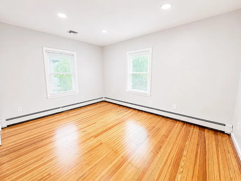 24 Sunderland Ave — Photo 28