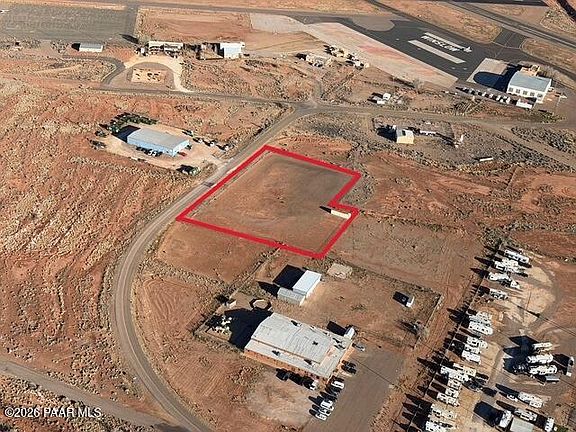 4th image of 816 Airport Rd