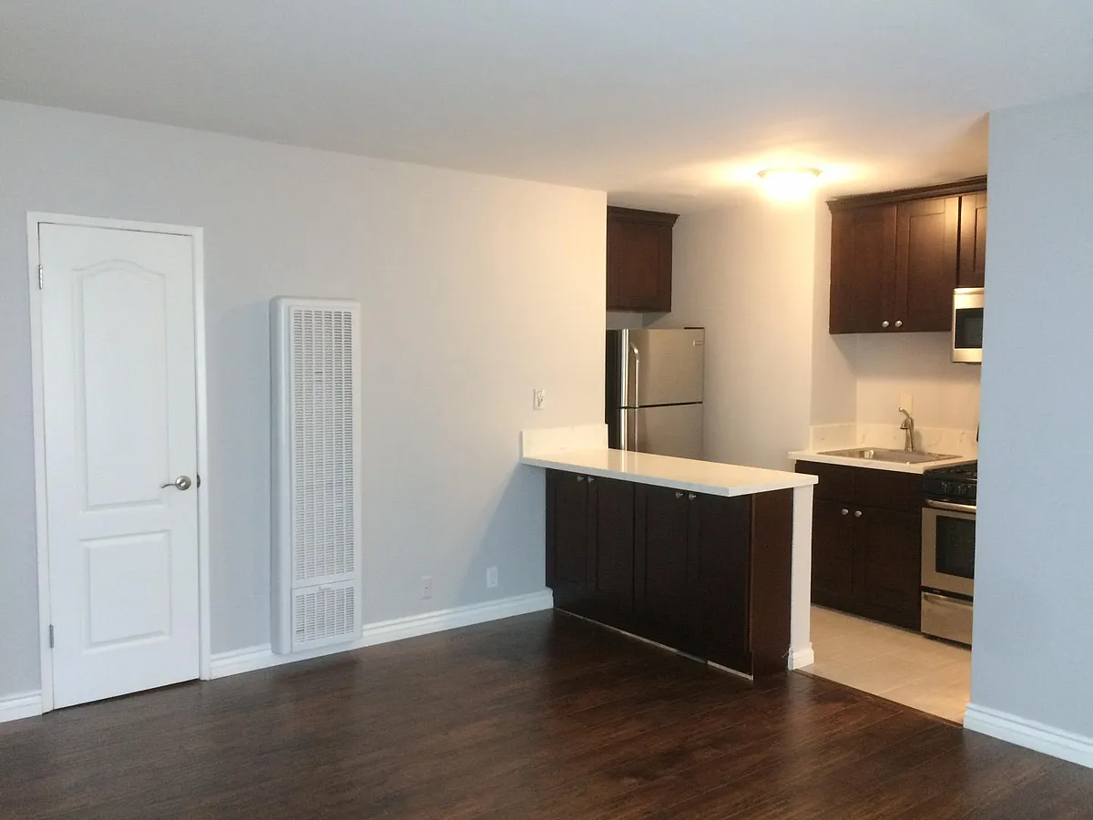 Building Photo - 5743 Lexington Ave #7