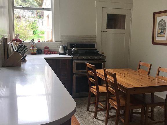 5th image of 318 Holyoke St