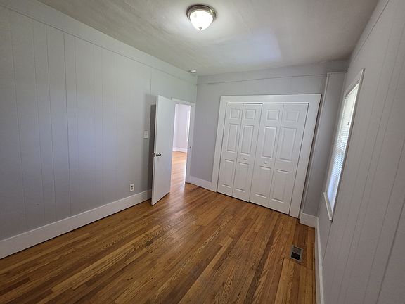 4th image of 167 Hart St Floor 1