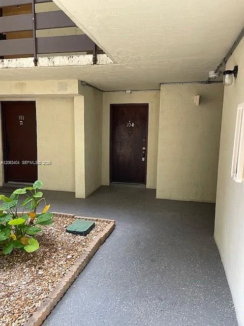 Kenland Walk Condo Iii — Photo 1