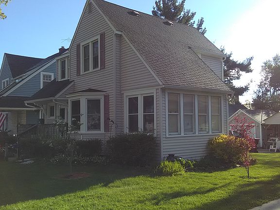 Corner view of 1413 Pettis 