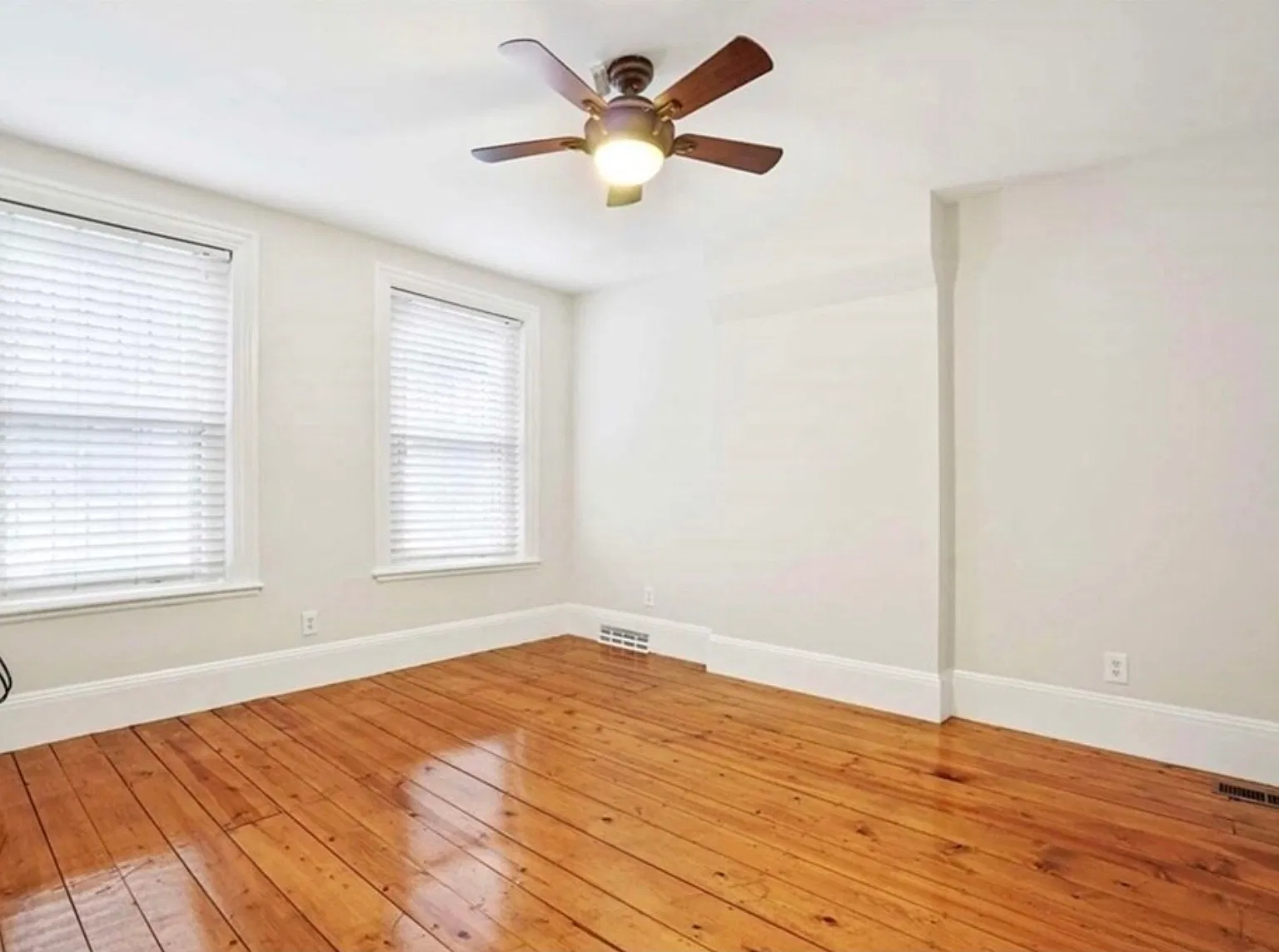 2 bed, 1200 sqft, $4,500 — Photo 2