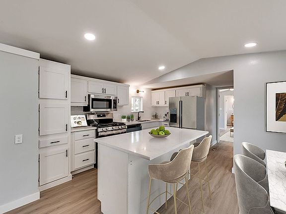 3rd image of 146 Glen Knoll Dr