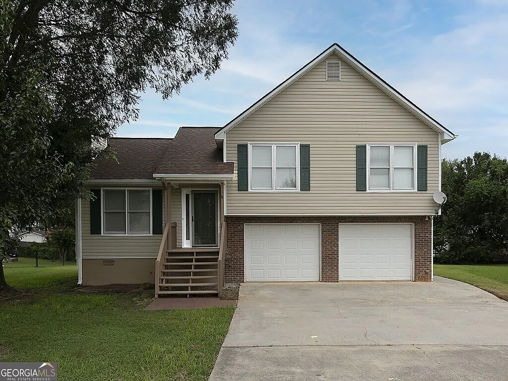 4 bed, 3.0 bath, 1769 sqft, $2,300 — Photo 1