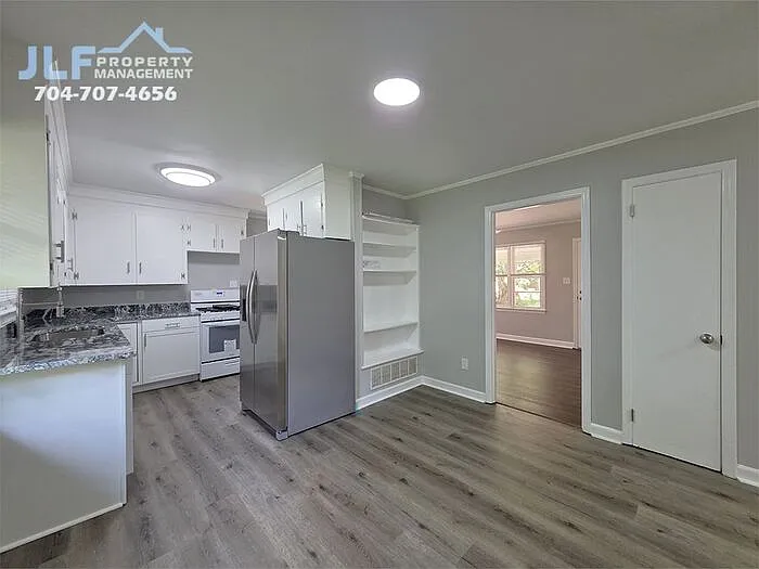 3 bed, 1.0 bath, 1053 sqft, $1,950 — Photo 4
