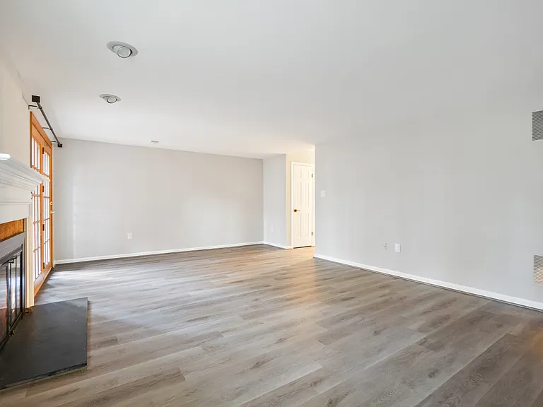 10106 Bosworth Ct — Photo 10