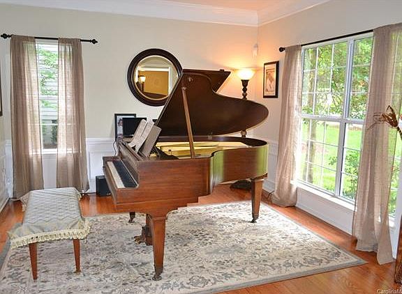 5th image of 8913 Newgard Ct