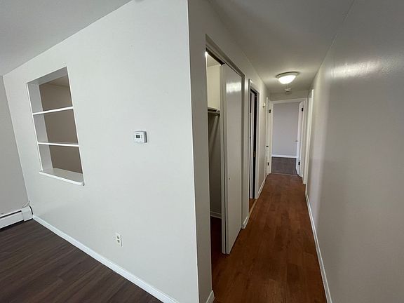 4th image of 358-362 Edwards Ave N #358-03
