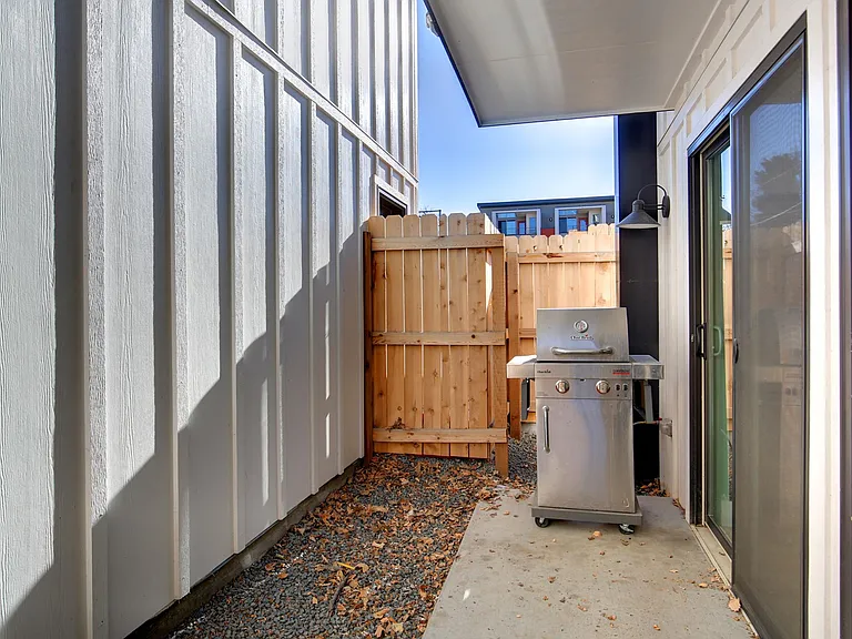 2134 S Josephine St — Photo 15