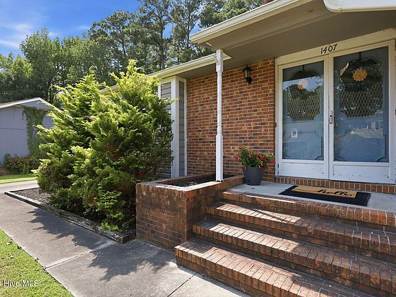 2nd image of 1407 Clifton Road