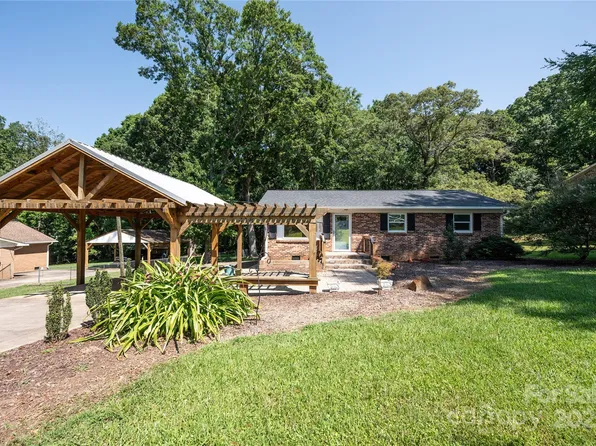 418 Stokes Ave, Clover, SC 29710