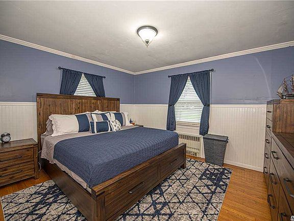 4th image of 8 Conklin St