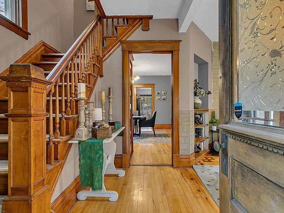 4th image of 612 3rd St S