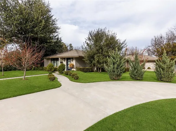 1801 Westminster Pl, Nichols Hills, OK 73120