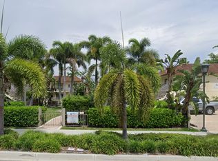 660 8th St N, Naples, FL 34102