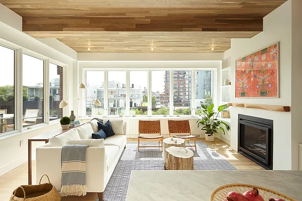 Sold by Compass | media 21