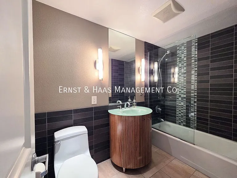 2101 E 2nd St #301 — Photo 20