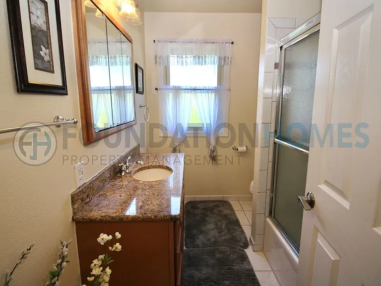 130 Suffield Ave — Photo 15