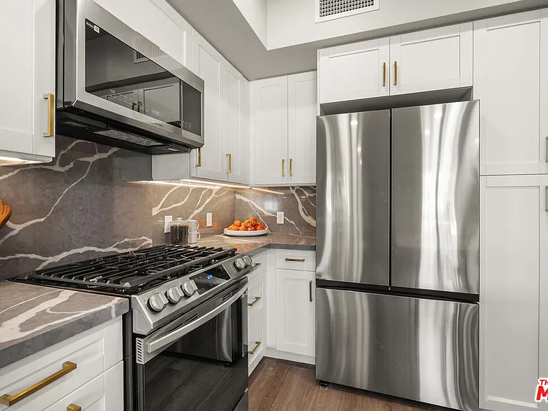 7428 Santa Monica Blvd #308 — Photo 10