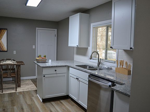 5th image of 7144 Sandalwood Dr