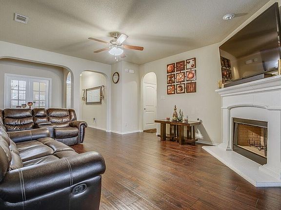 4th image of 1706 Grey Willow Ln