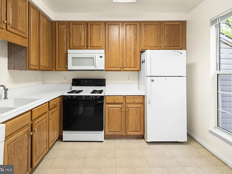 7014 Metropolitan Pl #302 — Photo 9