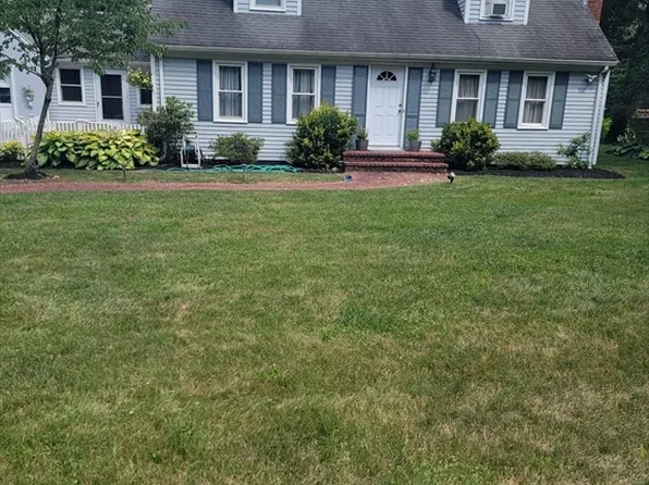 576 Pike Ave, Attleboro, MA 02703