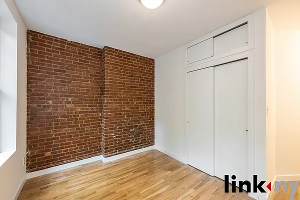 Rented by Link NY Realty | media 6