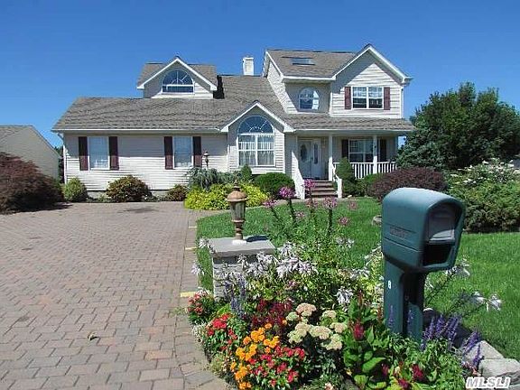 3rd image of 8 Carol Ct