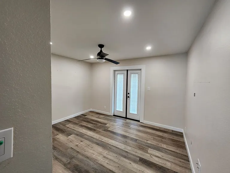 517 E Bishop Dr — Photo 26