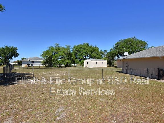 3rd image of 2855 Pondview Dr