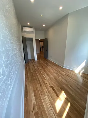 Rented by Ozymandius Realty | media 17